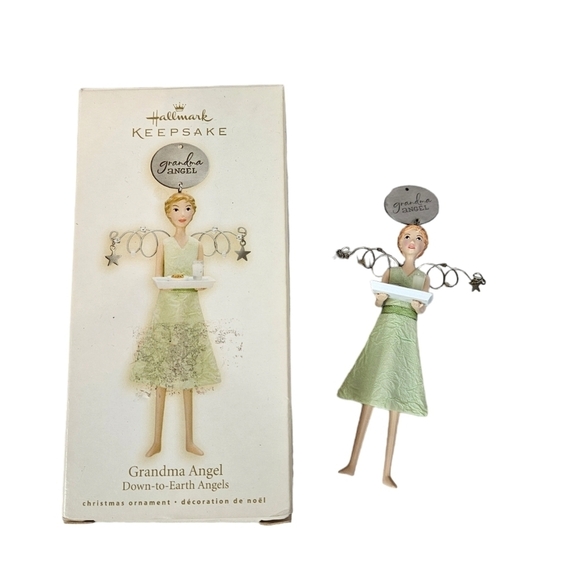 Hallmark 2009 Grandma Angel Down To‎ Earth Angels Christmas Ornament E72 - Picture 1 of 9